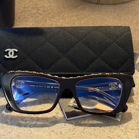 CHANEL Tortoiseshell Glasses with Gold Detail - Picture 1 of 6